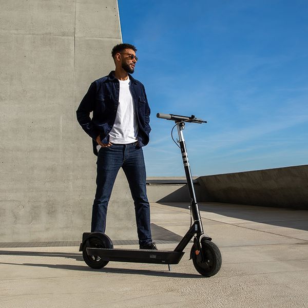 Електросамокат OKAI ES30-NEON PRO Black 10", 350(700)W, 14.7Ah, 80km, 25km\h, 25%, NFC, App, 21kg (ES30-B) KOS-8712 фото